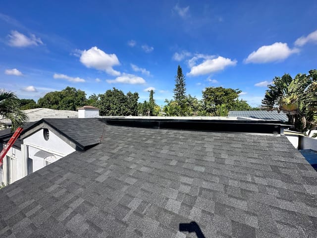 KDM Roofing logo